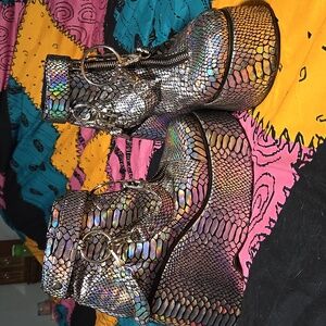 EUC Dolls Kill Club Exx Electric Venom Hologram Boots (9)